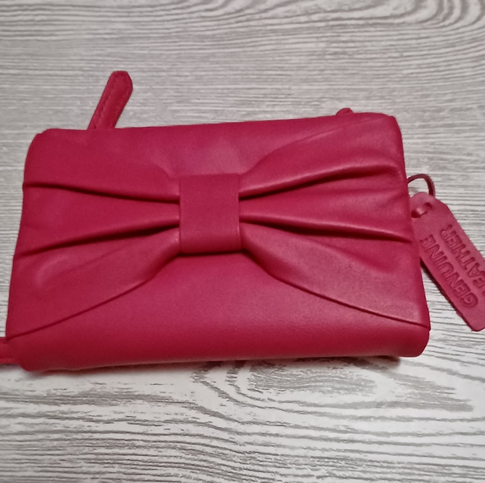 Chic Fuchsia Clutch with Bow Detail